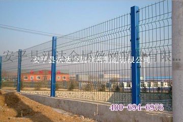 围栏网 围墙护栏 三角护栏网 铁丝网围栏