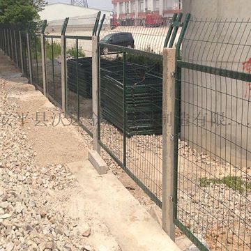 铁路护栏网厂家2012-8001金属网片防护栅栏
