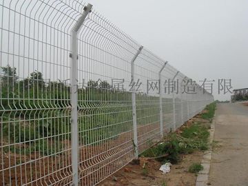 供应道路护栏网/铁丝护栏网/1.8x3.0庭院围栏